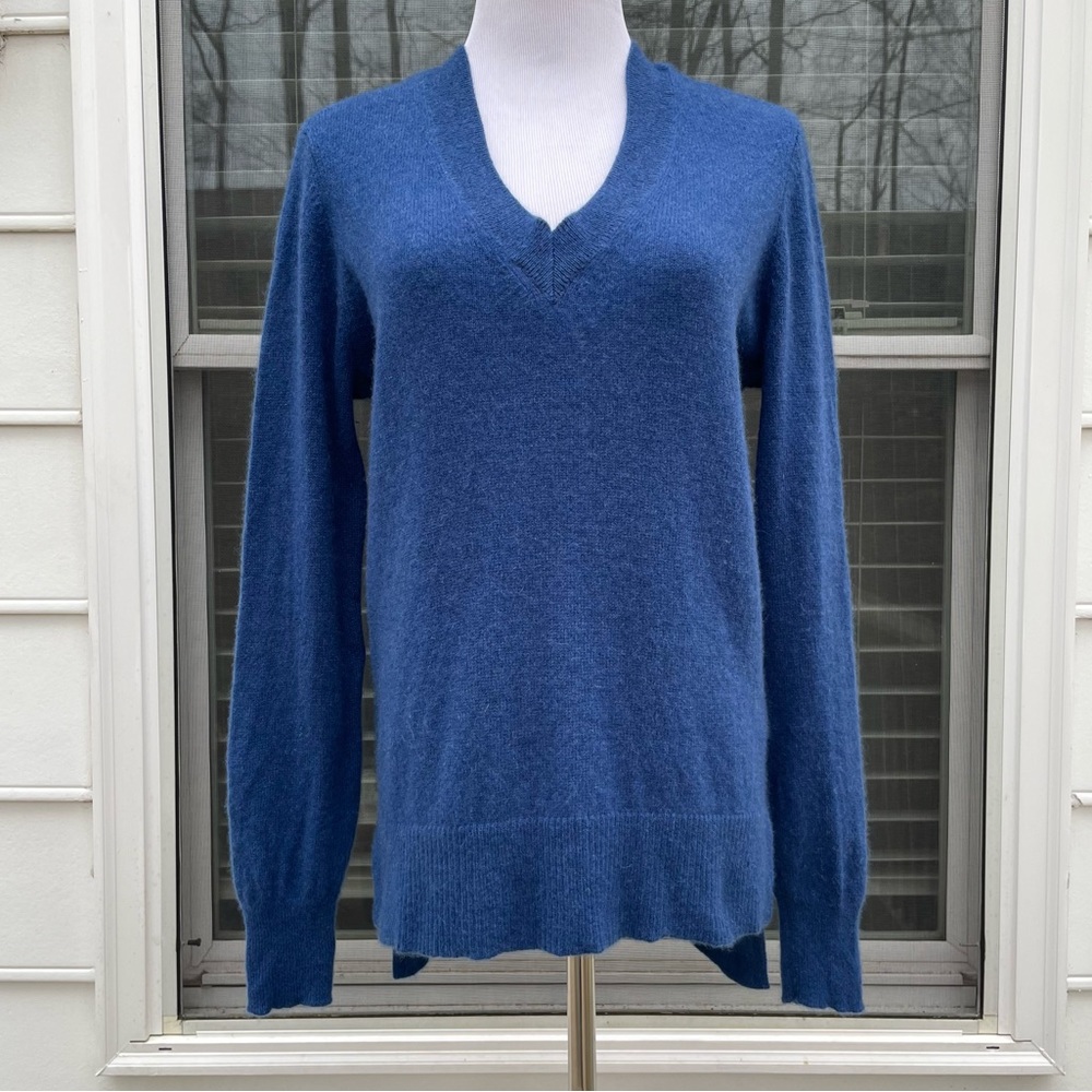 Saks Fifth Avenue Blue Cashmere V Neck Sweater size L